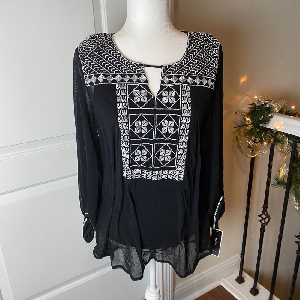 NWT Women’s Alfani Blouse - Medium